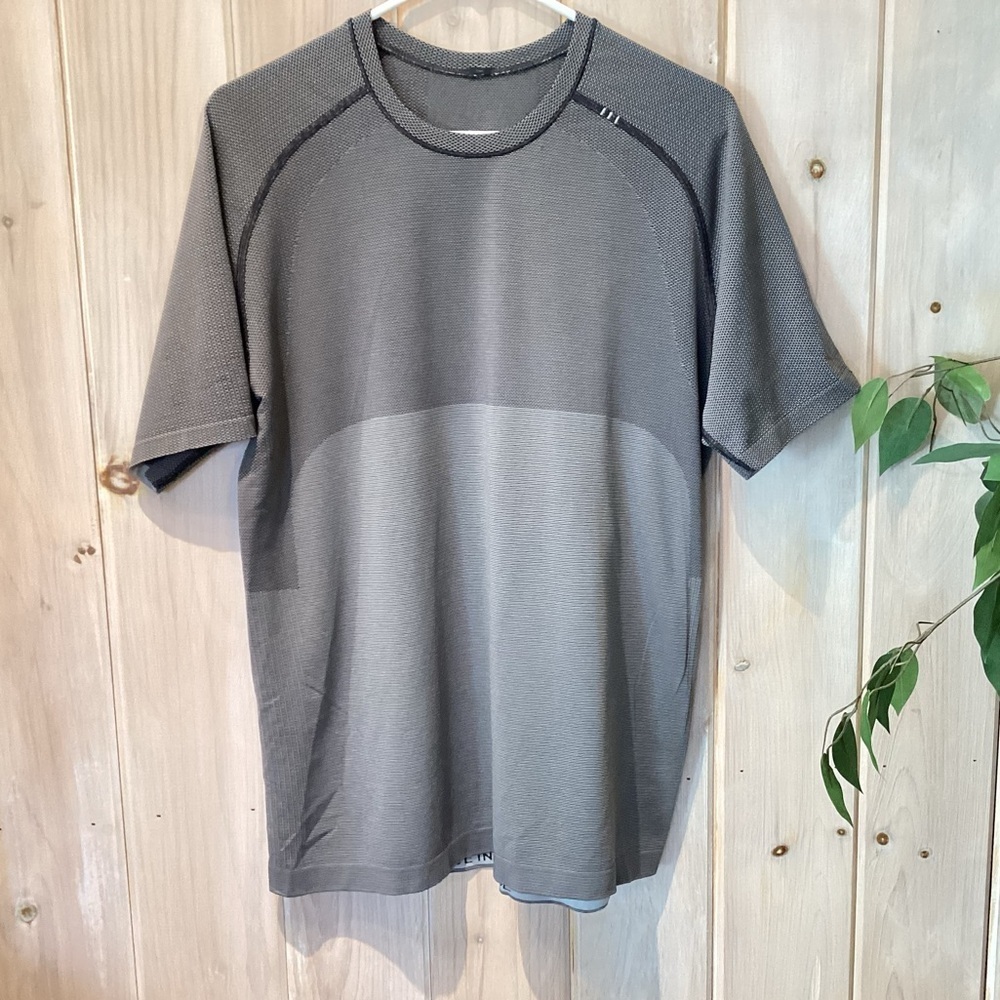 Lululemon Metal Vent Tech Short sleeve tee shirt